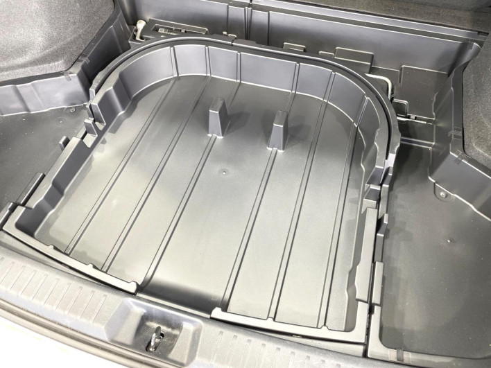 2015 Toyota Corolla Fielder DAA-NKE165G (UW-69f067771221f)[26]