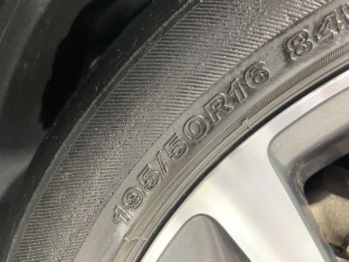 2015 Toyota Sienta DBA-NSP170G (UW-69f0677925a20)[9]