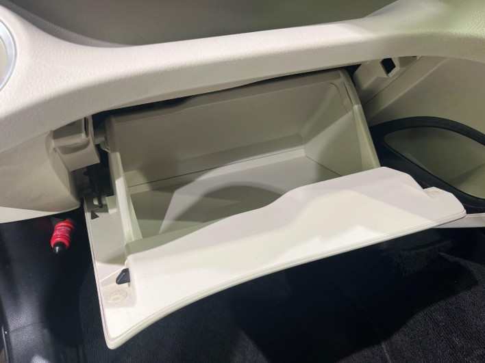 2015 Toyota Sienta DBA-NSP170G (UW-69f06779a6a20)[5]