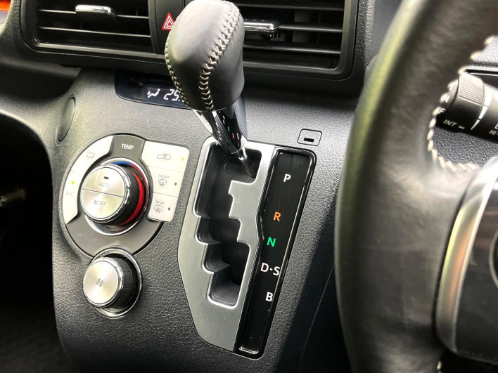 2019 Toyota Sienta DBA-NSP170G (UW-69f0677b950a4)[20]