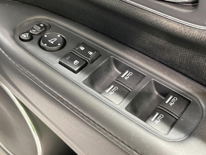 2015 Honda VEZEL DAA-RU3 (UW-69f06785a96ad)[17]