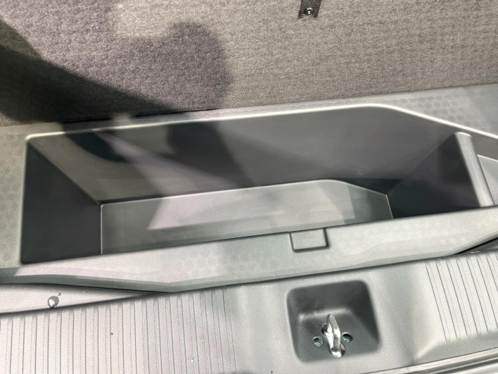 2022 Honda VEZEL 6AA-RV5 (UW-69f0678878f7a)[29]