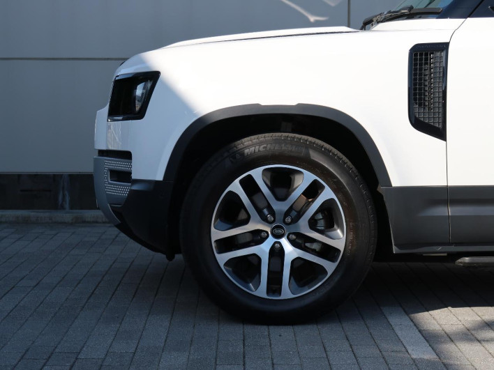 2023 Land Rover Defender 3BA-LE72XAA (UW-69f067905b11a)[10]