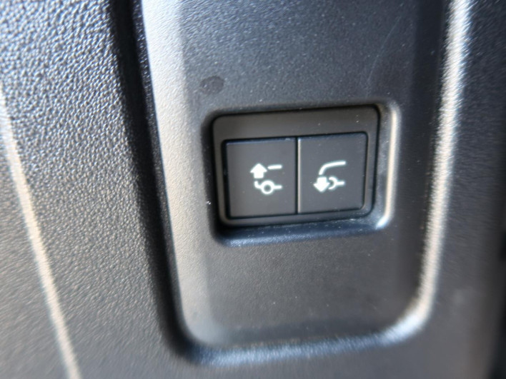2023 Land Rover Defender 3BA-LE72XAA (UW-69f067905b11a)[20]