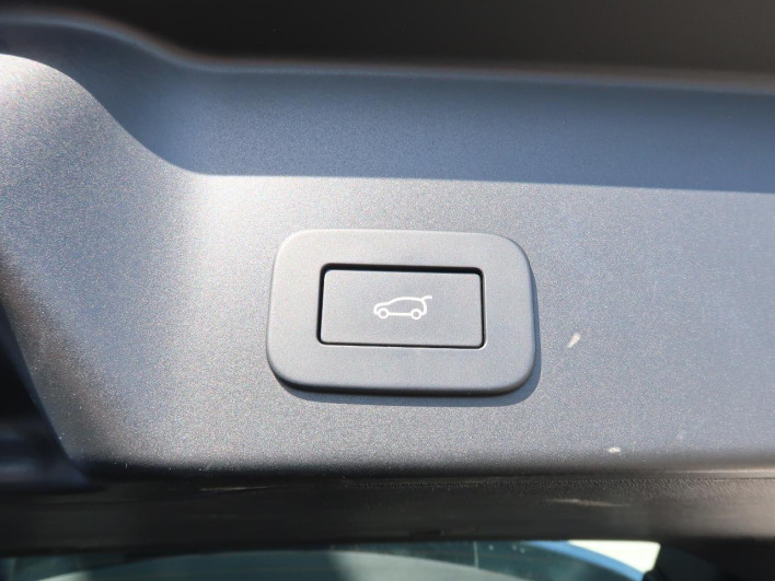 2025 Land Rover Range Rover Evoque 3CA-LZ2NB (UW-69f067923ebbd)[20]