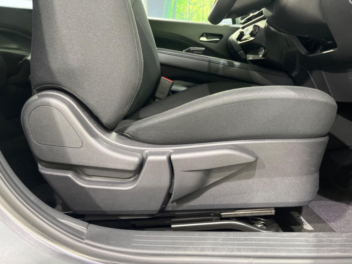 2021 Nissan Note 6AA-SNE13 (UW-69f0679609cb2)[27]