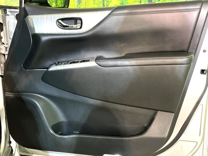 2014 Nissan Elgrand DBA-TNE52 (UW-69f06798a42a5)[9]