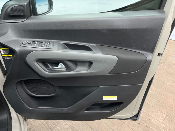2021 Citroen Berlingo 3DA-K9CYH01 (UW-69f067a3deadb)[20]