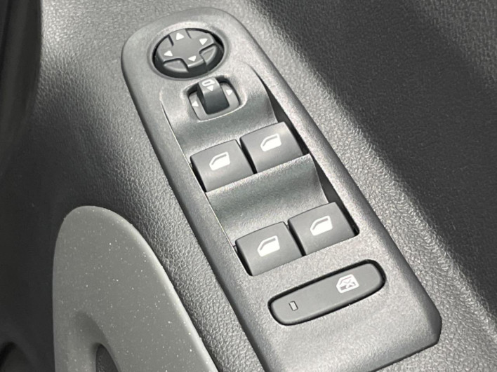 2021 Citroen Berlingo 3DA-K9CYH01 (UW-69f067a3deadb)[19]