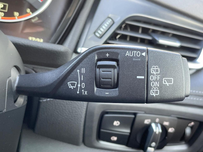 2014 BMW 2 Series DBA-2A15 (UW-69f067a600095)[27]
