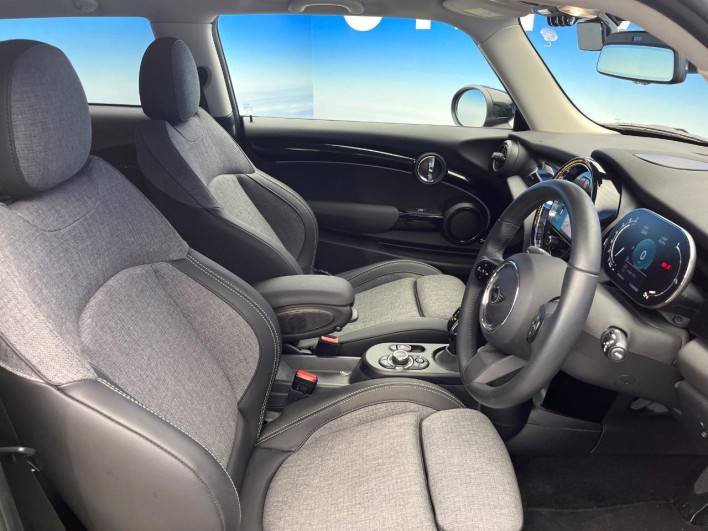 2024 Rover Mini 3BA-XR20MW (UW-69f067ad6dc8f)[23]