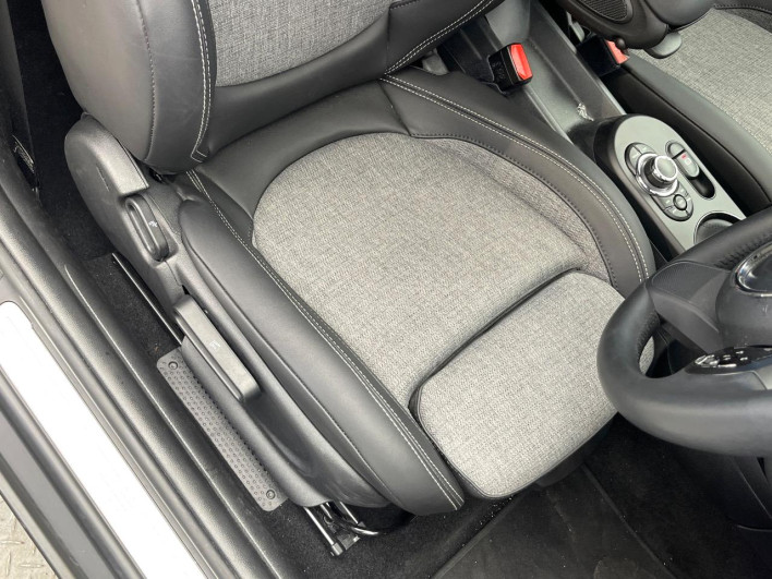 2024 Rover Mini 3BA-XR20MW (UW-69f067ad6dc8f)[25]