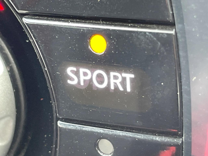 2013 Nissan JUKE DBA-YF15 (UW-69f067adf10d4)[25]