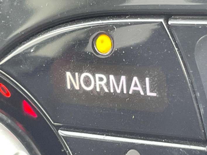 2013 Nissan JUKE DBA-YF15 (UW-69f067adf10d4)[24]