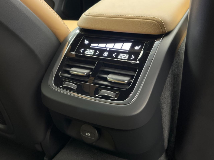 2023 Volvo V60 5AA-ZB420TM (UW-69f067b032ddb)[24]