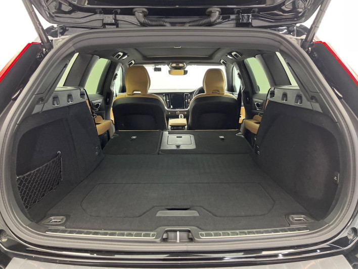2023 Volvo V60 5AA-ZB420TM (UW-69f067b032ddb)[14]