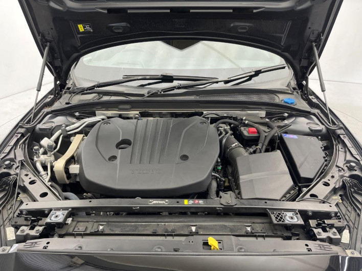 2023 Volvo V60 5AA-ZB420TM (UW-69f067b032ddb)[4]