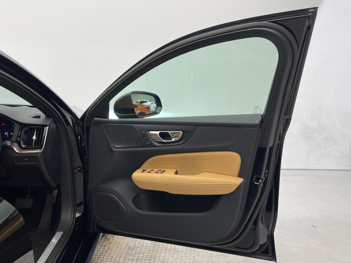 2023 Volvo V60 5AA-ZB420TM (UW-69f067b032ddb)[17]