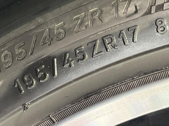 2019 Suzuki Swift Sport CBA-ZC33S (UW-69f067b20c5ce)[14]