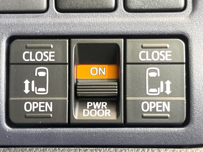 2014 Toyota Voxy DBA-ZRR80W (UW-69f067b6d1b2e)[8]