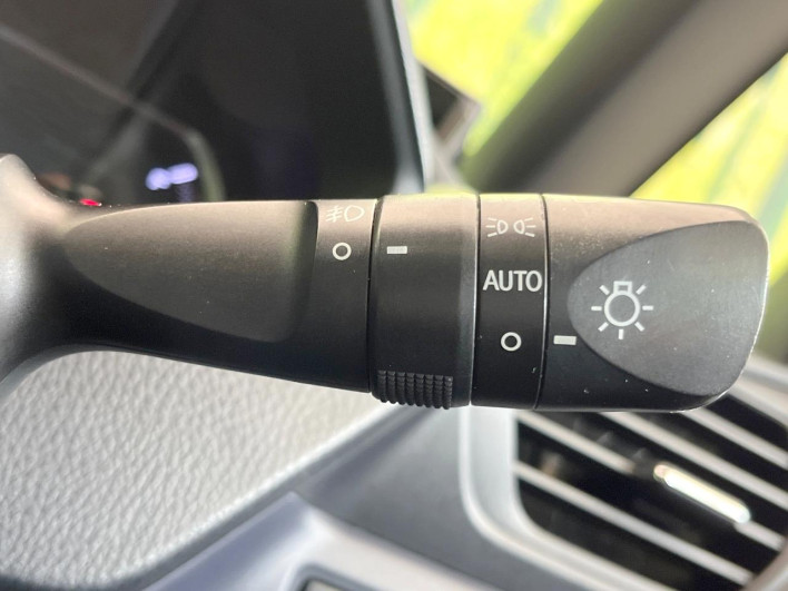 2014 Toyota Voxy DBA-ZRR80W (UW-69f067b6d1b2e)[12]