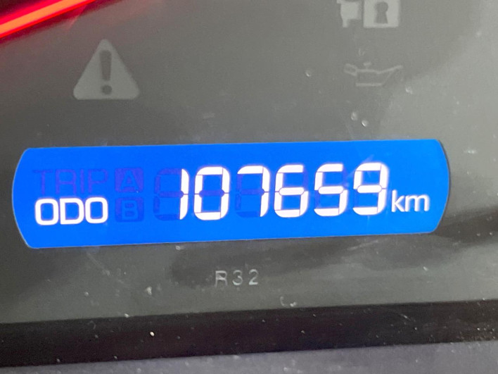 2014 Toyota Voxy DBA-ZRR80W (UW-69f067b6d1b2e)[2]