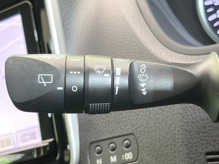 2014 Toyota Voxy DBA-ZRR80W (UW-69f067b6d1b2e)[13]