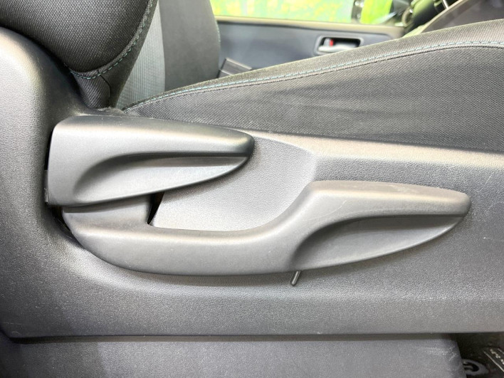 2014 Toyota Voxy DBA-ZRR80W (UW-69f067b6d1b2e)[5]