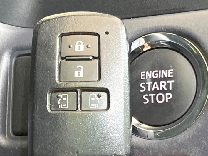 2014 Toyota Voxy DBA-ZRR80W (UW-69f067b6d1b2e)[10]