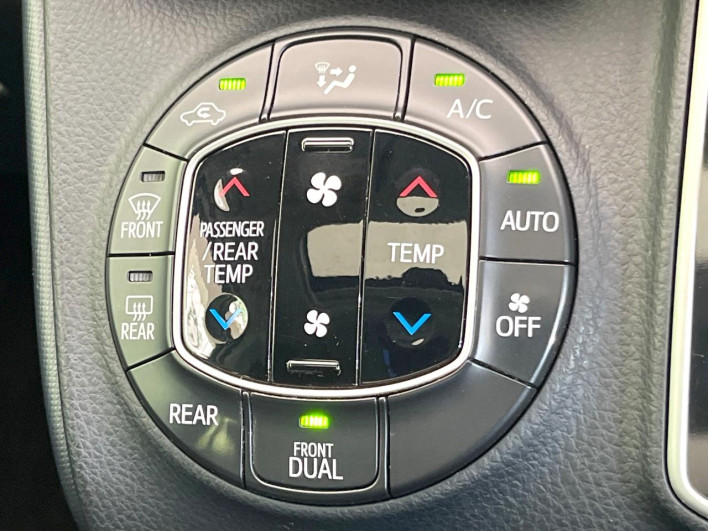 2014 Toyota Voxy DBA-ZRR80W (UW-69f067b6d1b2e)[22]