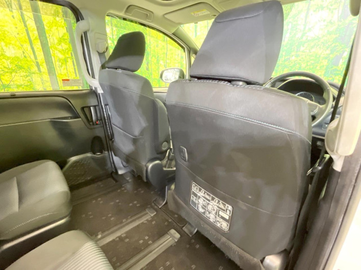 2014 Toyota Voxy DBA-ZRR80W (UW-69f067b6d1b2e)[29]