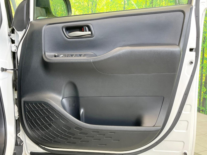 2014 Toyota Voxy DBA-ZRR80W (UW-69f067b6d1b2e)[28]