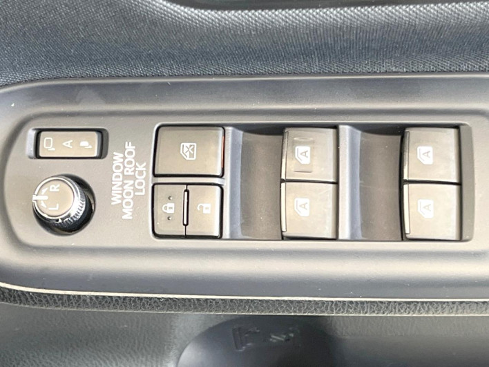 2014 Toyota Voxy DBA-ZRR80W (UW-69f067b6d1b2e)[4]