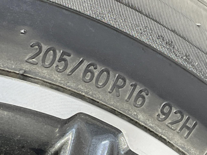 2015 Toyota Voxy DBA-ZRR80W (UW-69f067b735f59)[5]