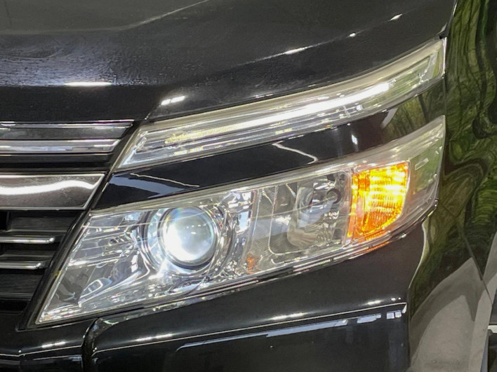 2015 Toyota Voxy DBA-ZRR80W (UW-69f067b735f59)[10]