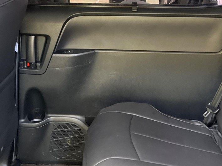 2015 Toyota Voxy DBA-ZRR80W (UW-69f067b801ae8)[22]