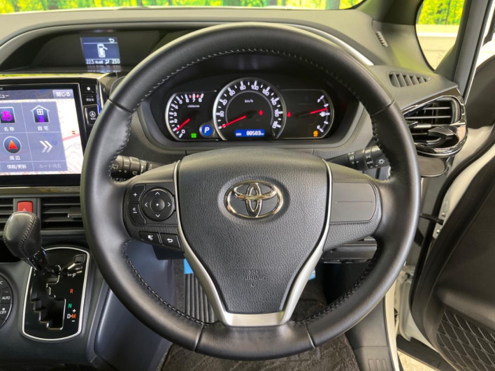 2015 Toyota Voxy DBA-ZRR80W (UW-69f067b801ae8)[28]