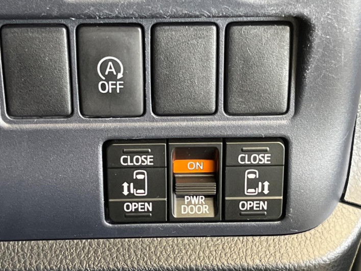 2015 Toyota Voxy DBA-ZRR80W (UW-69f067b801ae8)[26]