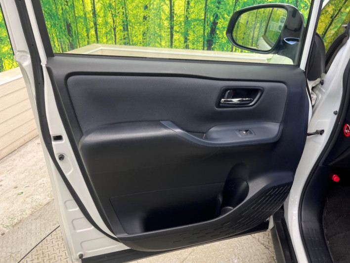 2015 Toyota Voxy DBA-ZRR80W (UW-69f067b801ae8)[21]