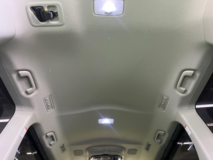 2015 Toyota Voxy DBA-ZRR80W (UW-69f067b801ae8)[16]