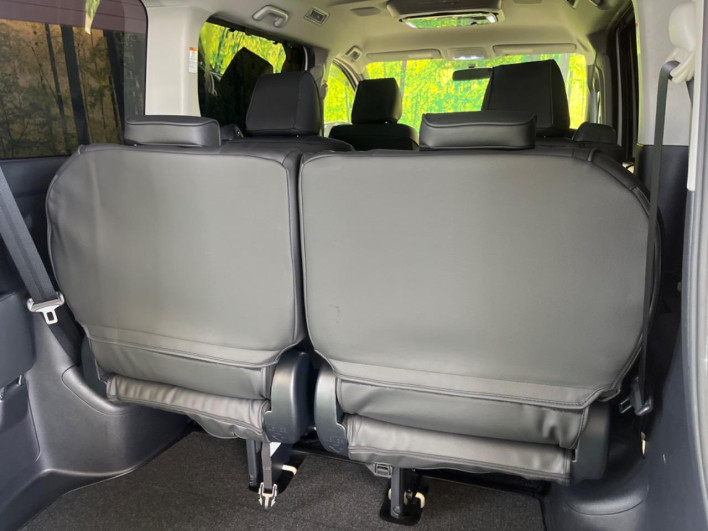 2015 Toyota Voxy DBA-ZRR80W (UW-69f067b801ae8)[12]