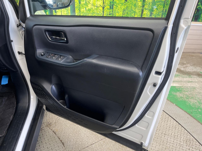 2015 Toyota Voxy DBA-ZRR80W (UW-69f067b801ae8)[19]