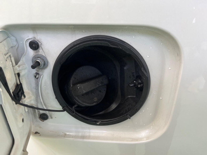 2015 Toyota Voxy DBA-ZRR80W (UW-69f067b801ae8)[20]