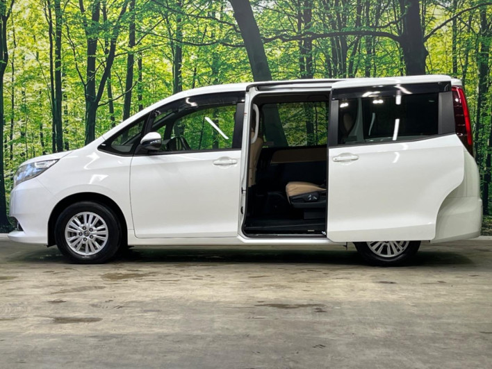 2015 Toyota Noah DBA-ZRR80G (UW-69f067b8449b8)[25]