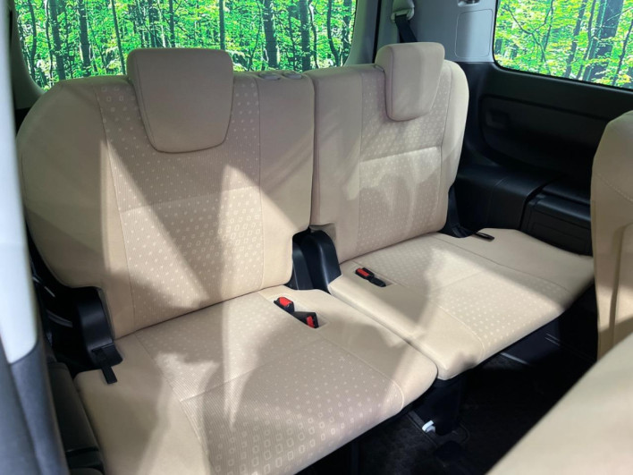 2015 Toyota Noah DBA-ZRR80G (UW-69f067b8449b8)[14]