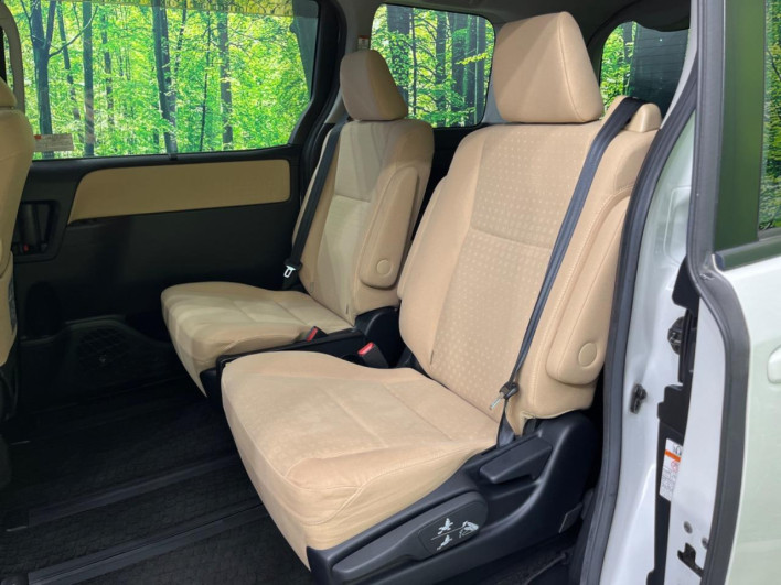 2015 Toyota Noah DBA-ZRR80G (UW-69f067b8449b8)[8]