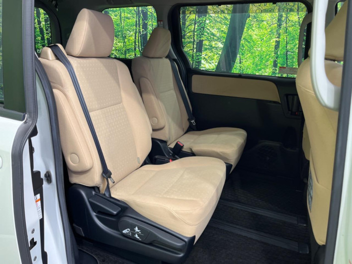 2015 Toyota Noah DBA-ZRR80G (UW-69f067b8449b8)[15]