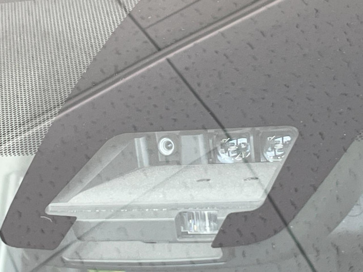 2016 Toyota Voxy DBA-ZRR80W (UW-69f067b8e7593)[14]