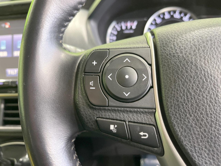 2016 Toyota Voxy DBA-ZRR80W (UW-69f067b8e7593)[28]