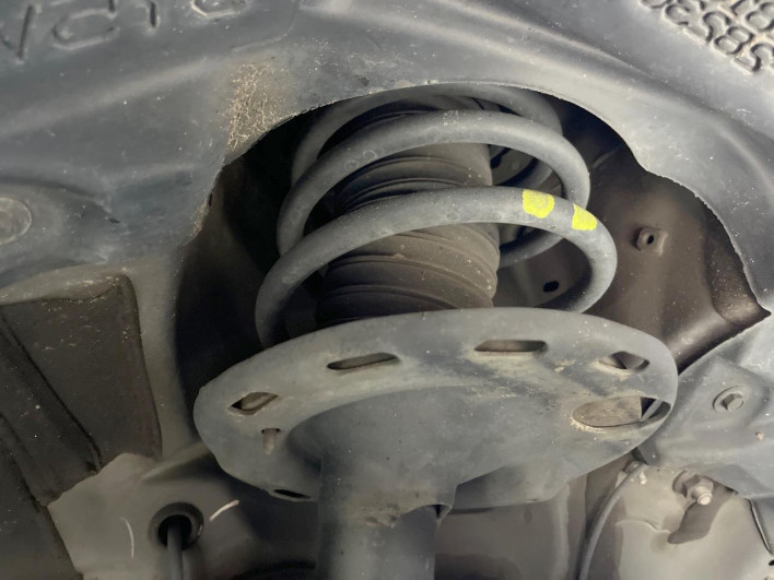 2016 Toyota Voxy DBA-ZRR80W (UW-69f067b8e7593)[18]